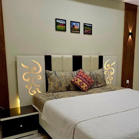 Royal Galaxy Hotel & Residence - Near Islamabad International Airport & Motorway Екстер'єр фото