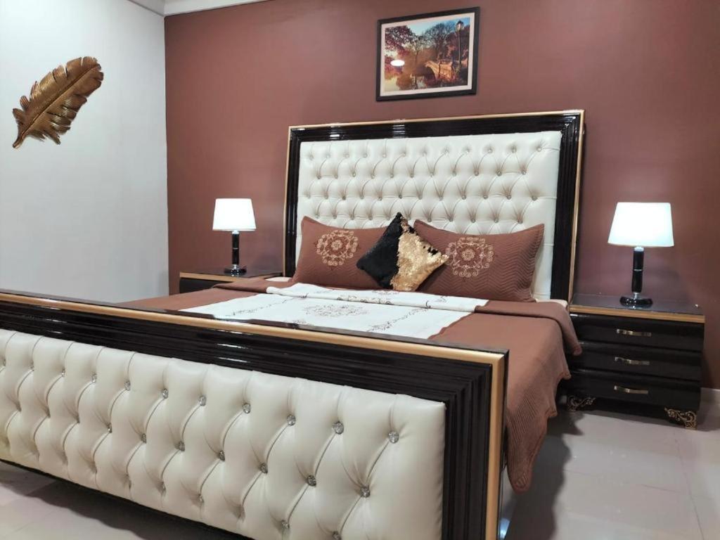 Royal Galaxy Hotel & Residence - Near Islamabad International Airport & Motorway Екстер'єр фото