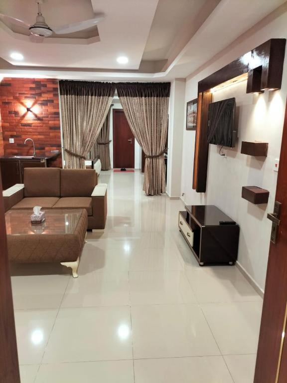 Royal Galaxy Hotel & Residence - Near Islamabad International Airport & Motorway Екстер'єр фото