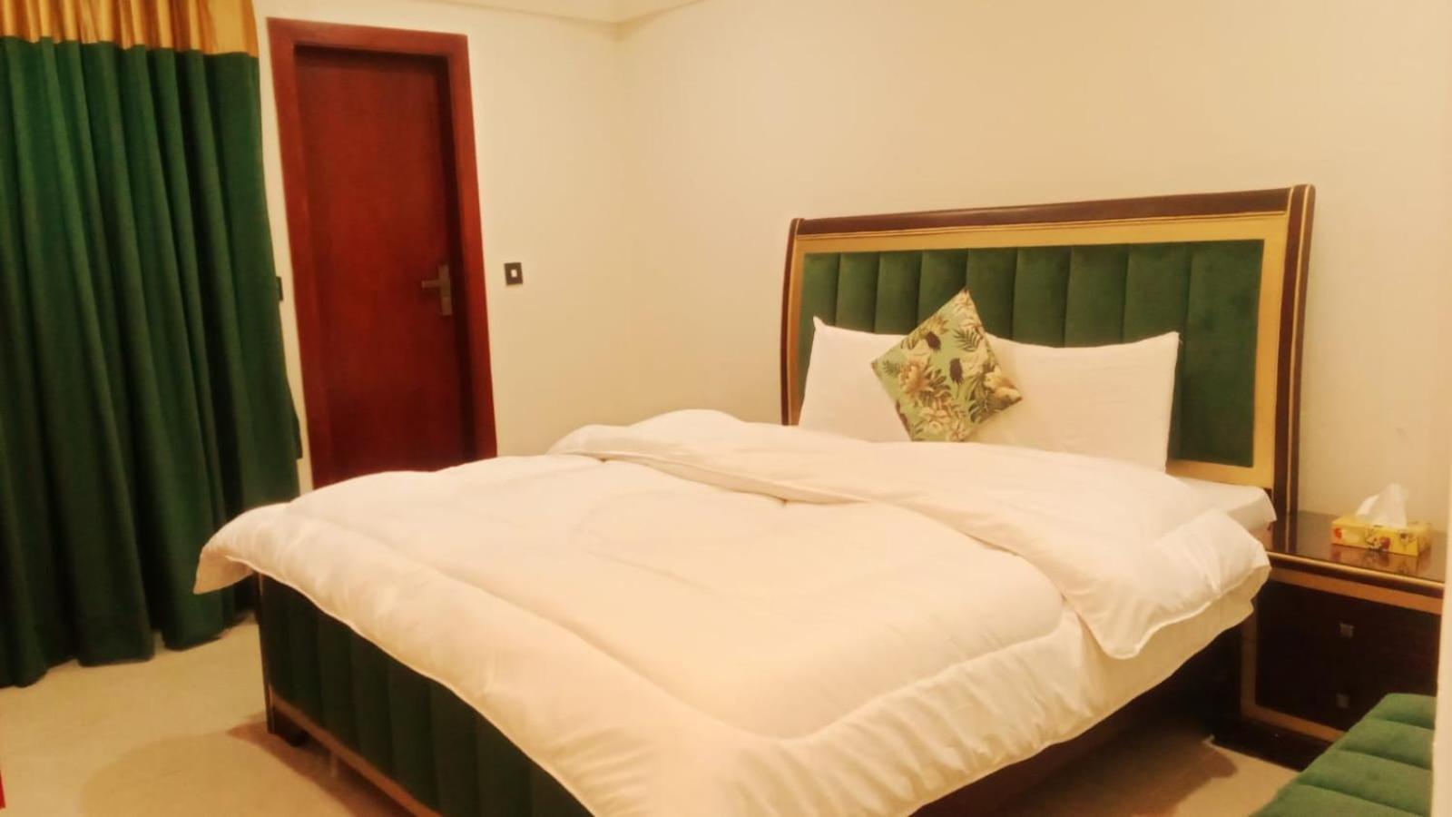 Royal Galaxy Hotel & Residence - Near Islamabad International Airport & Motorway Екстер'єр фото