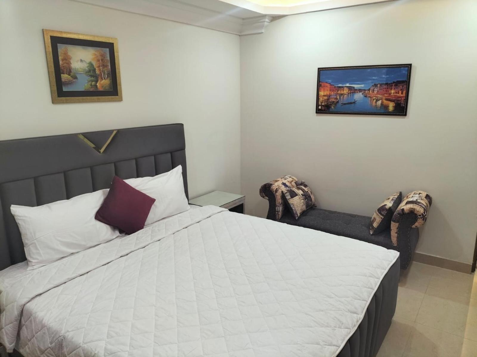 Royal Galaxy Hotel & Residence - Near Islamabad International Airport & Motorway Екстер'єр фото