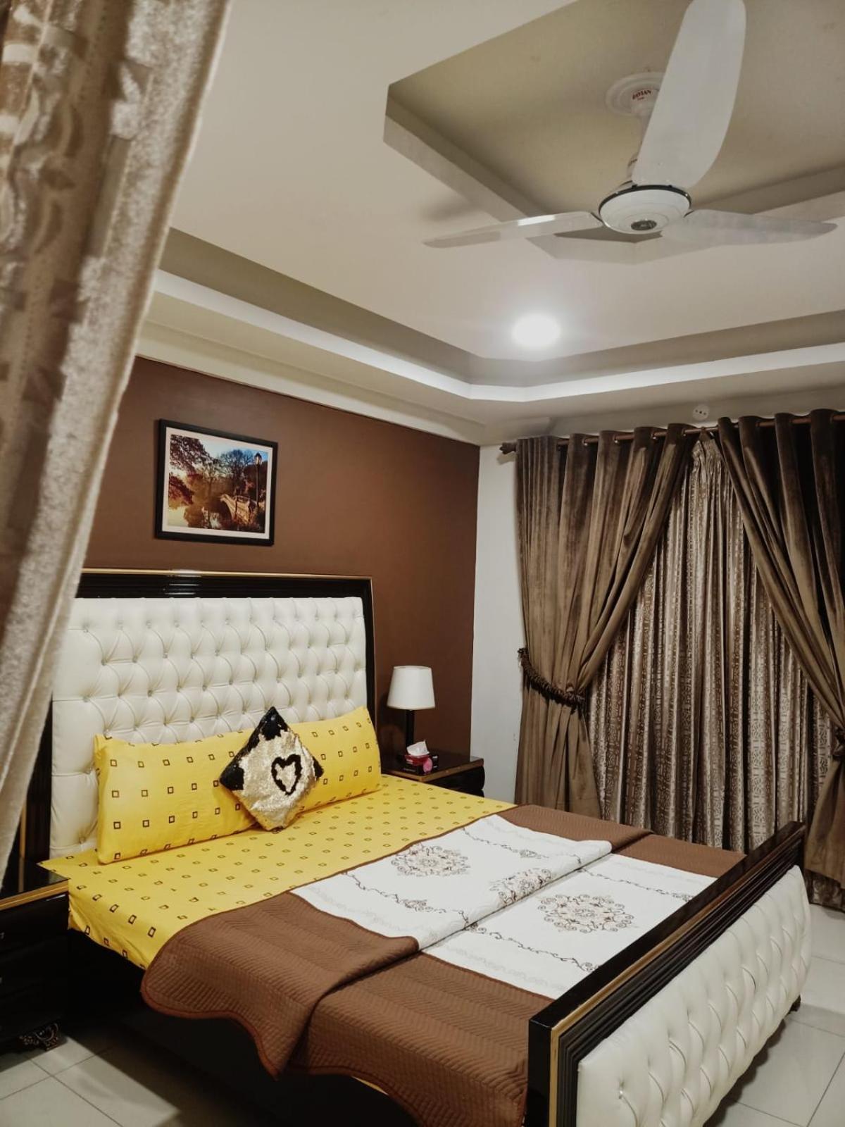 Royal Galaxy Hotel & Residence - Near Islamabad International Airport & Motorway Екстер'єр фото