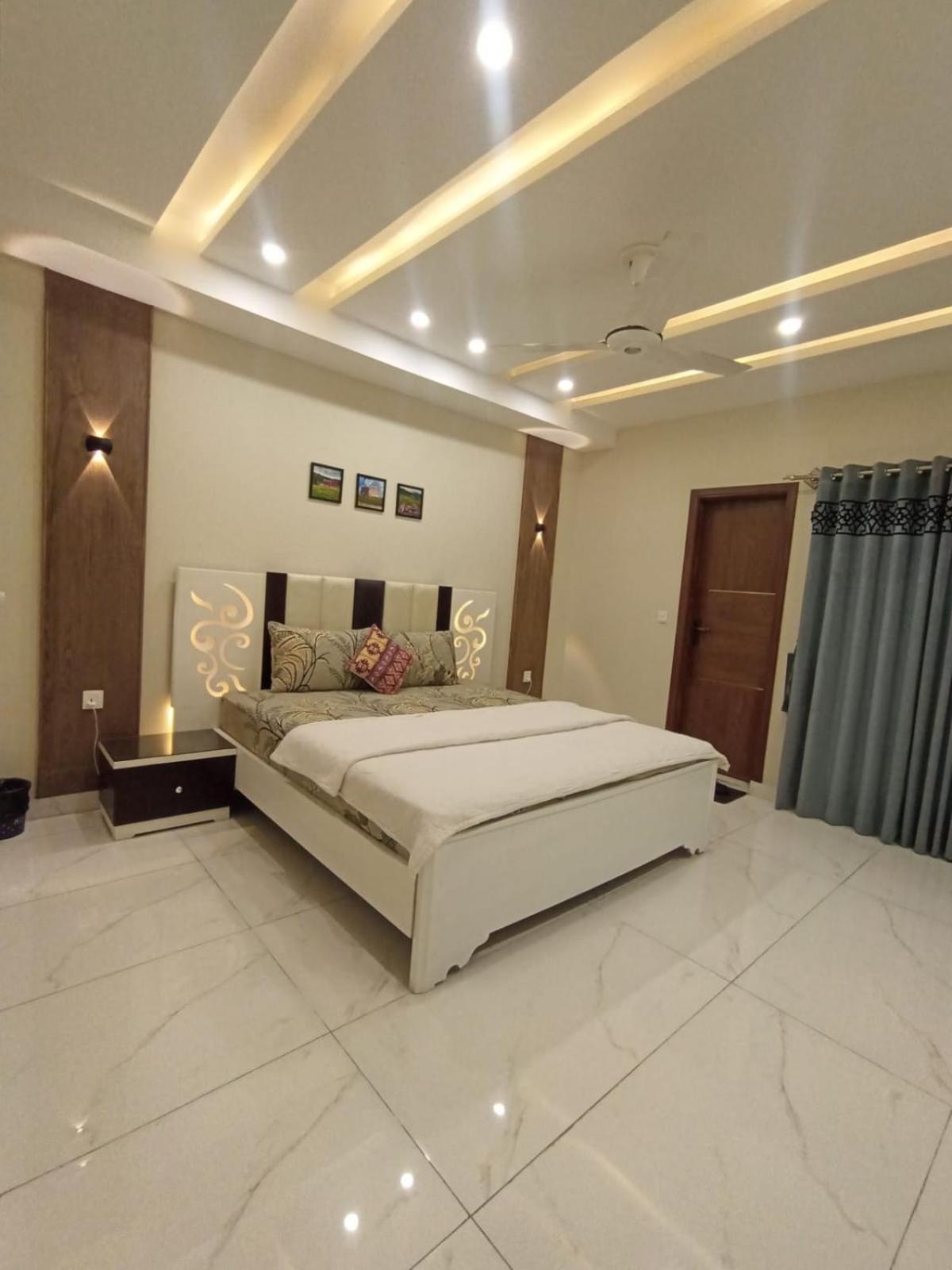 Royal Galaxy Hotel & Residence - Near Islamabad International Airport & Motorway Екстер'єр фото