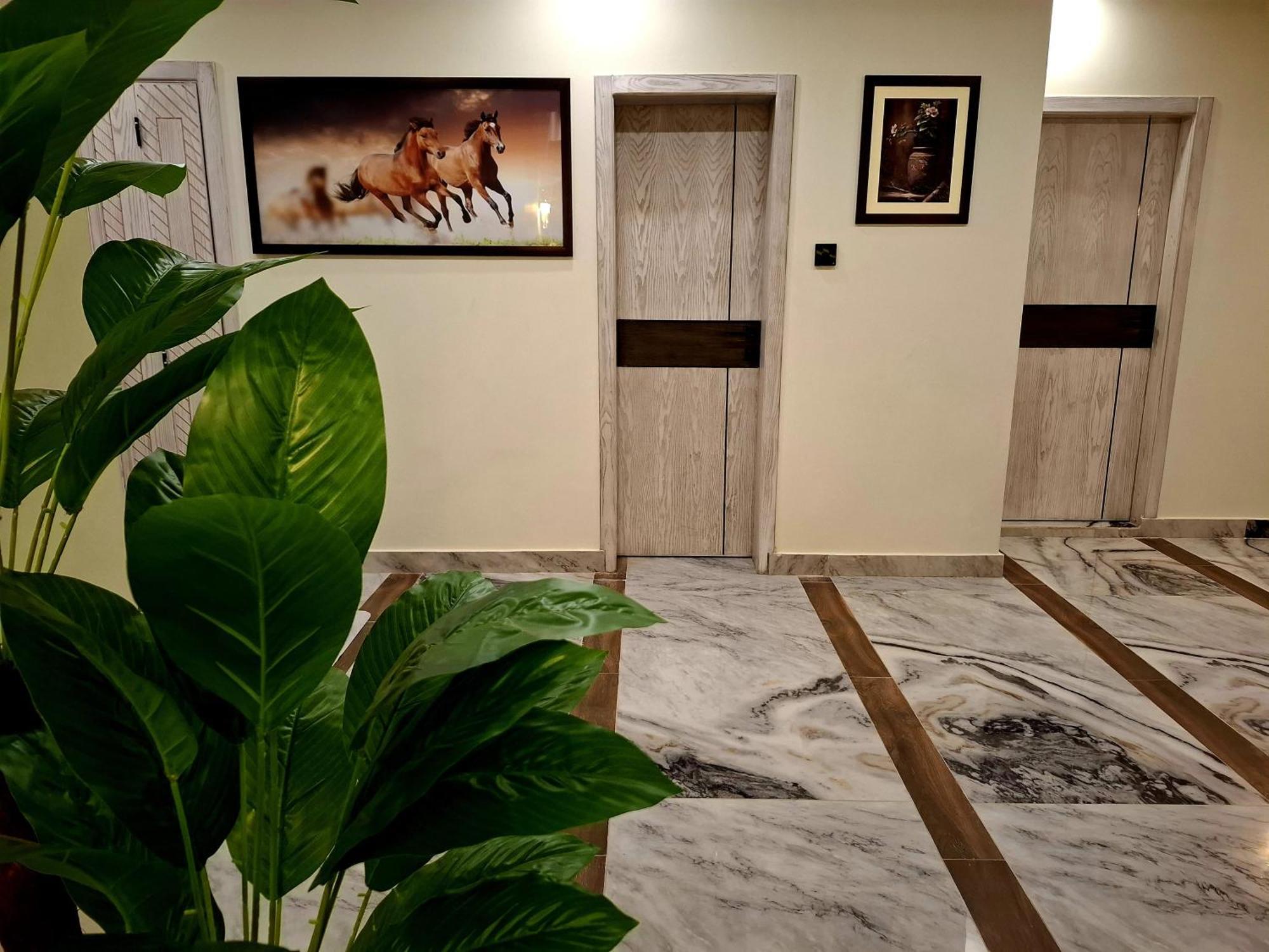 Royal Galaxy Hotel & Residence - Near Islamabad International Airport & Motorway Екстер'єр фото
