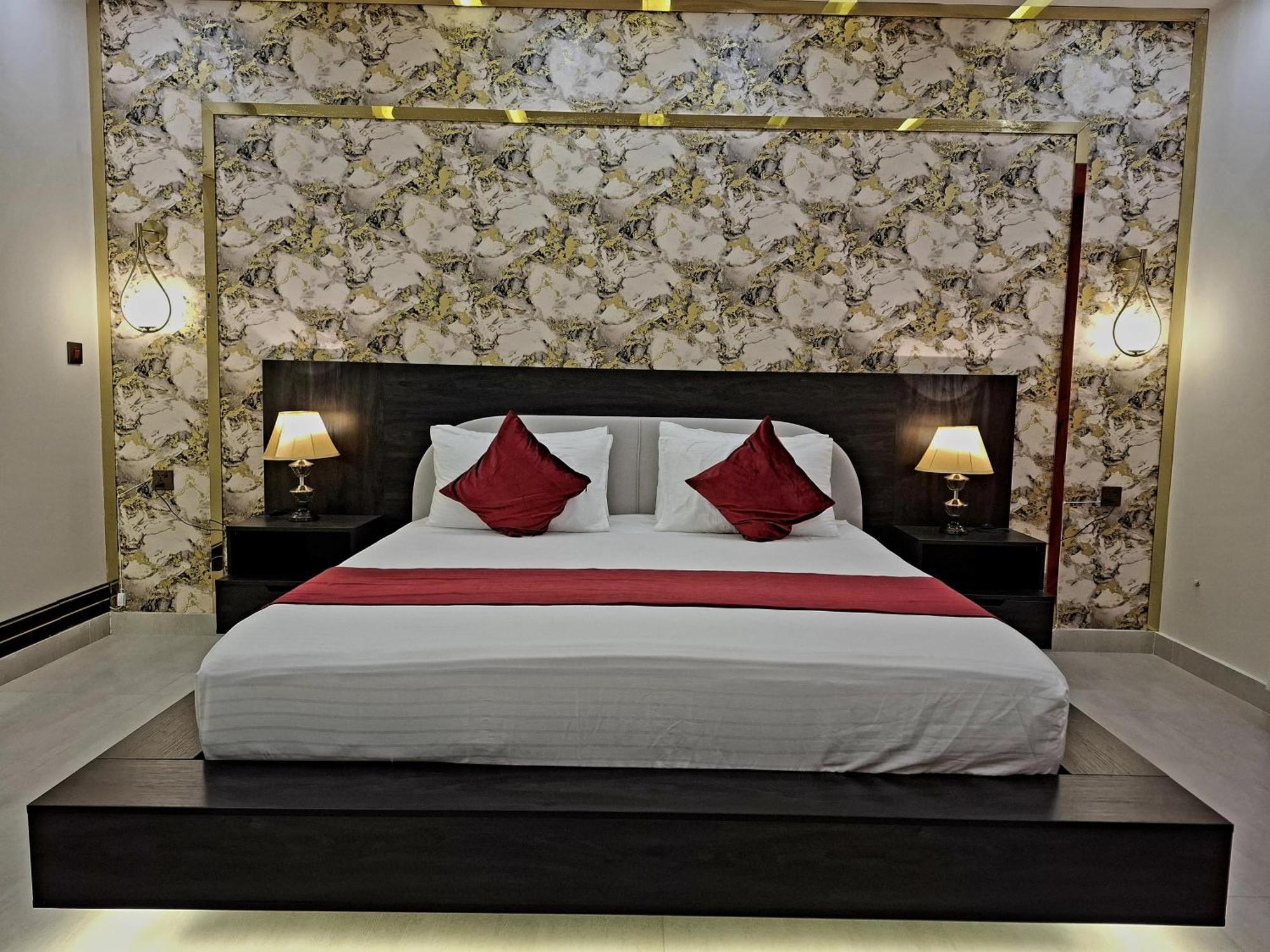 Royal Galaxy Hotel & Residence - Near Islamabad International Airport & Motorway Екстер'єр фото