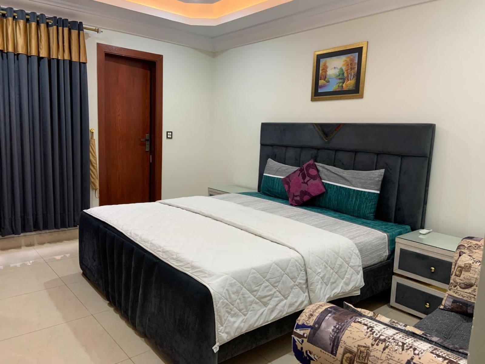 Royal Galaxy Hotel & Residence - Near Islamabad International Airport & Motorway Екстер'єр фото
