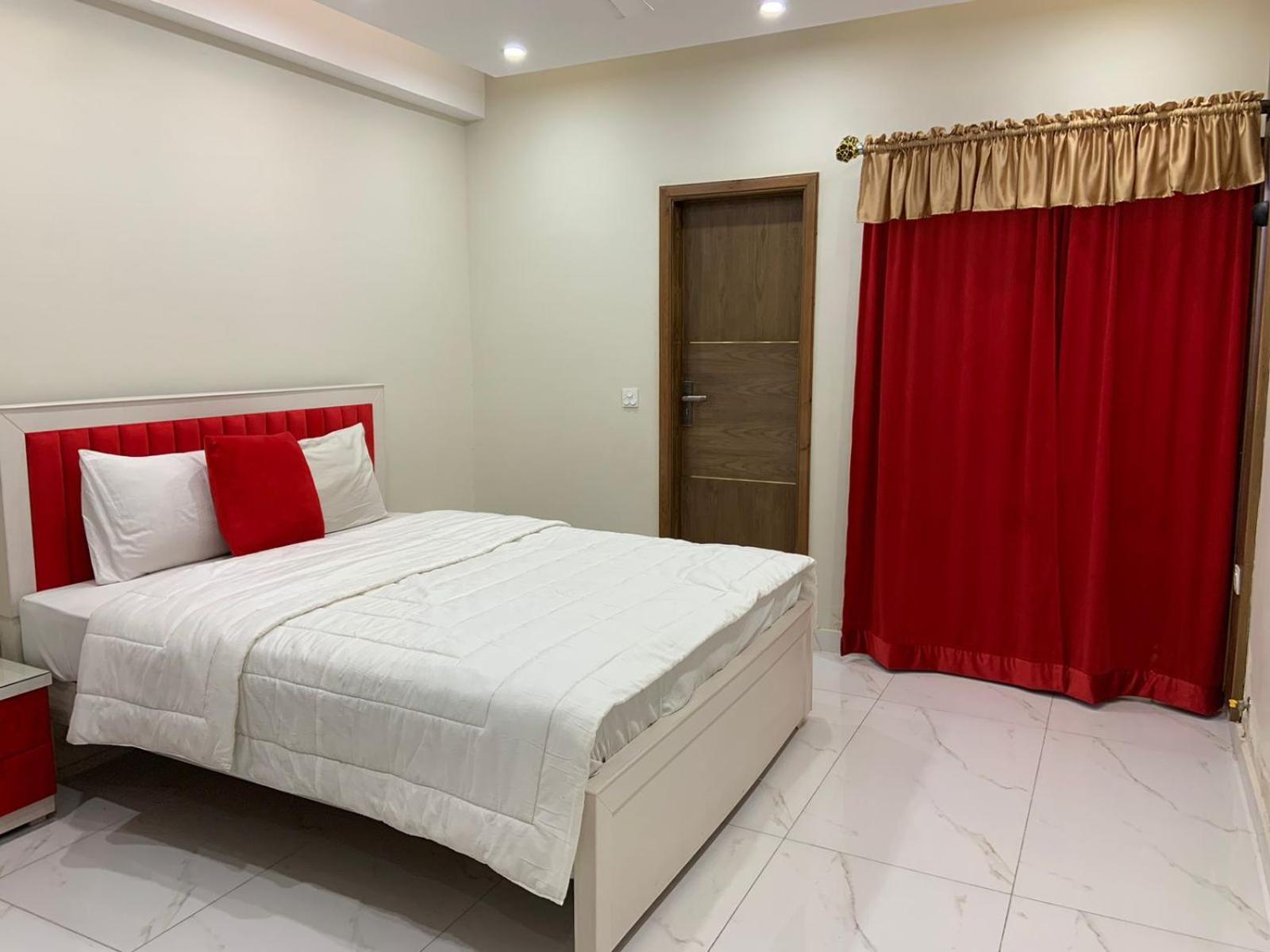 Royal Galaxy Hotel & Residence - Near Islamabad International Airport & Motorway Екстер'єр фото