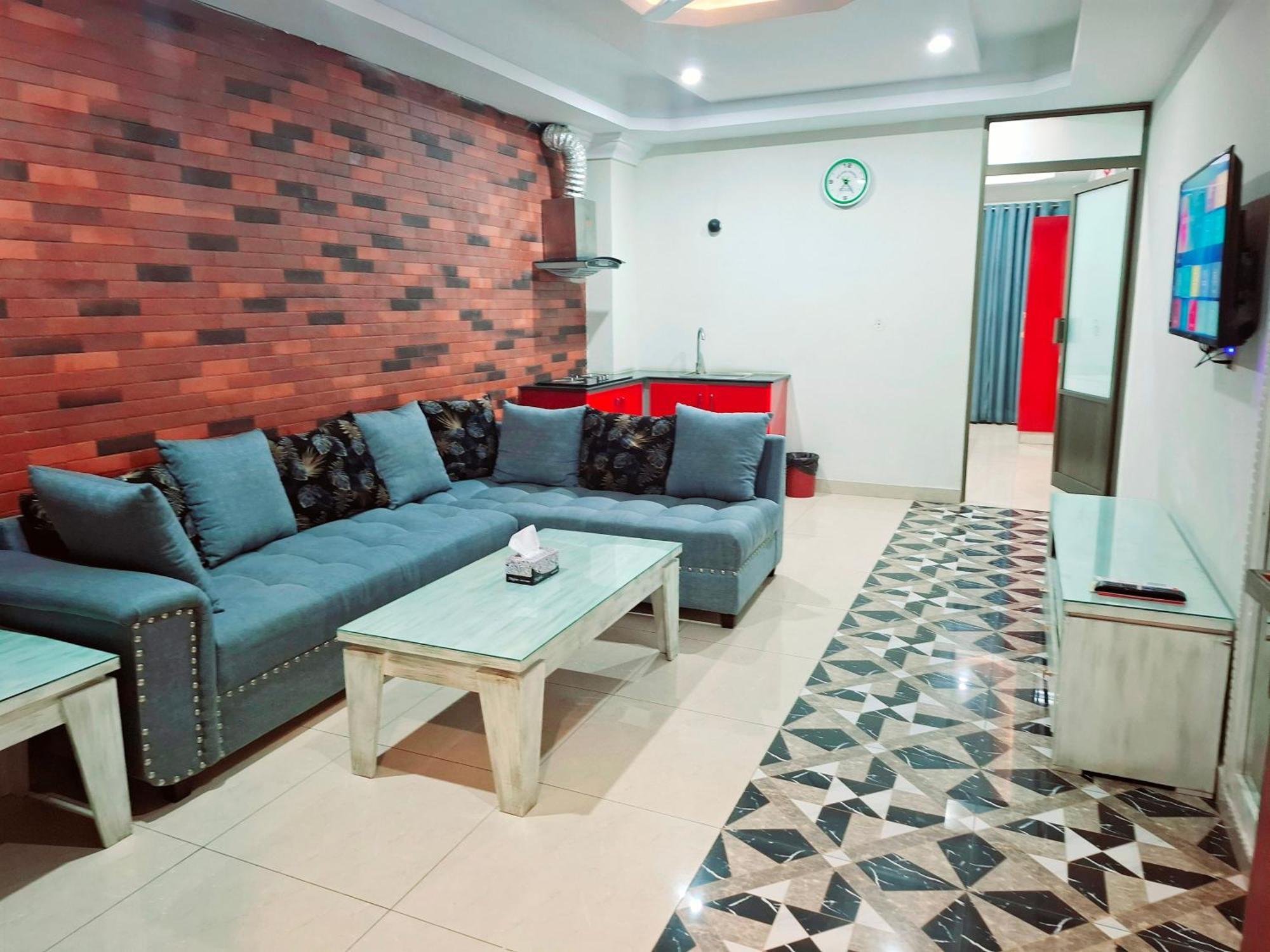 Royal Galaxy Hotel & Residence - Near Islamabad International Airport & Motorway Екстер'єр фото