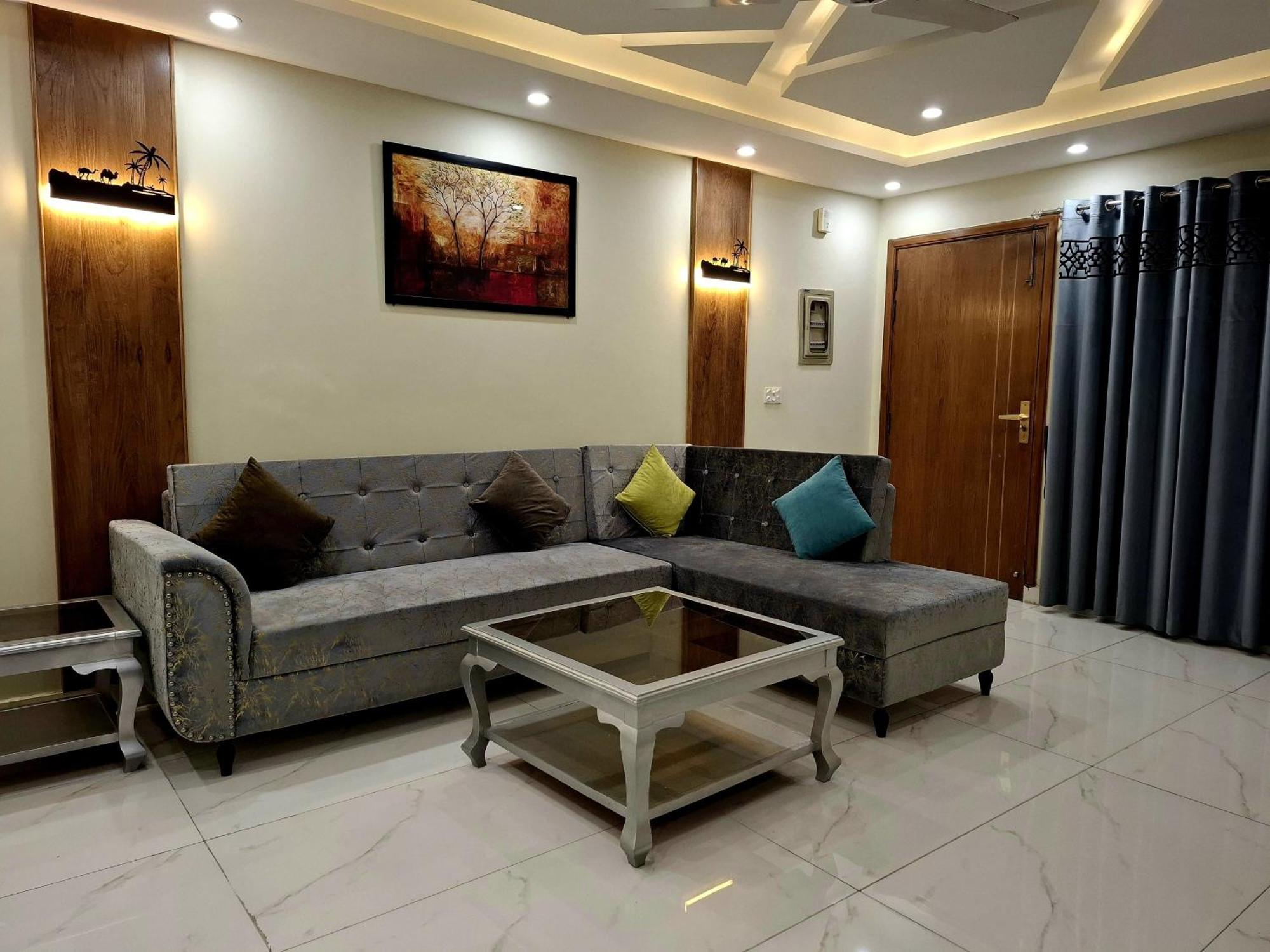 Royal Galaxy Hotel & Residence - Near Islamabad International Airport & Motorway Екстер'єр фото
