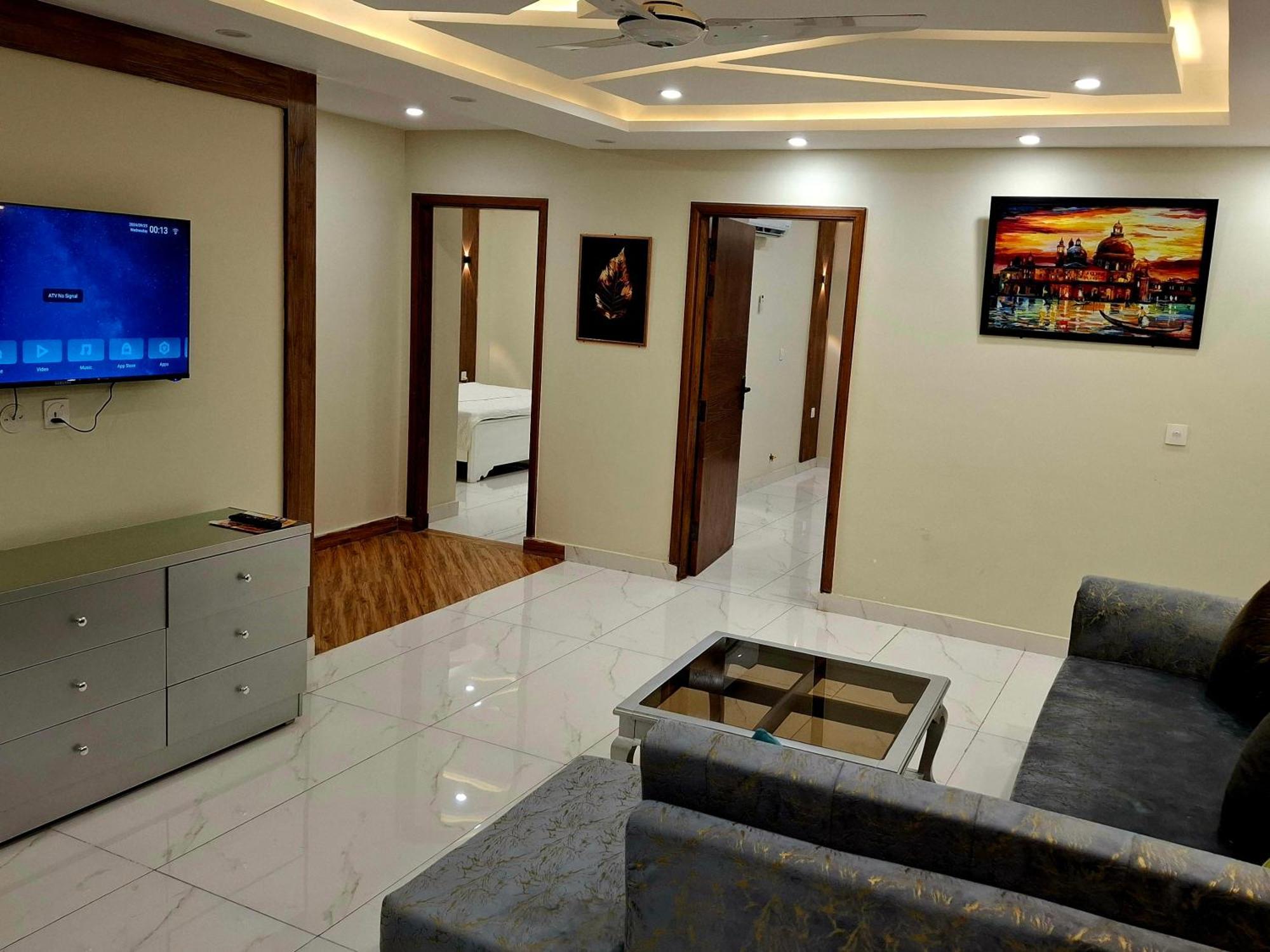 Royal Galaxy Hotel & Residence - Near Islamabad International Airport & Motorway Екстер'єр фото