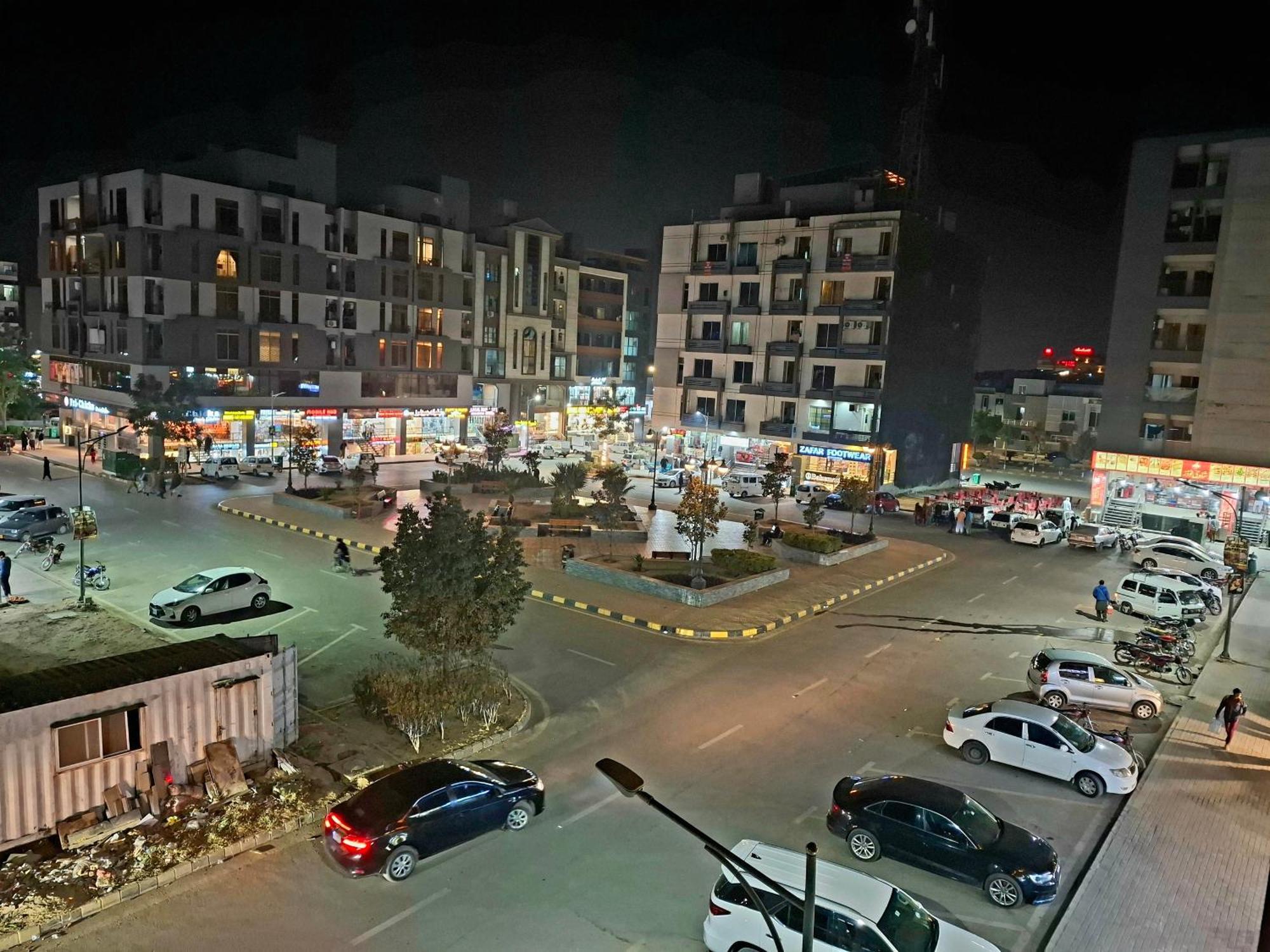 Royal Galaxy Hotel & Residence - Near Islamabad International Airport & Motorway Екстер'єр фото